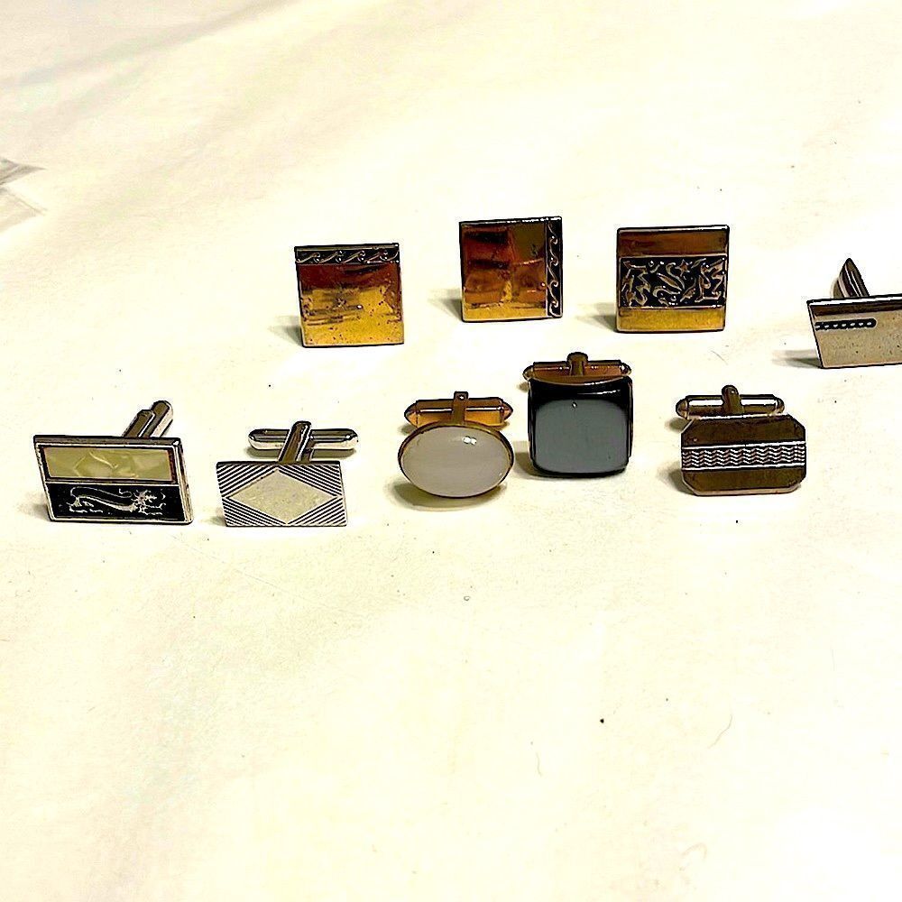 Mismatched Cufflinks !   